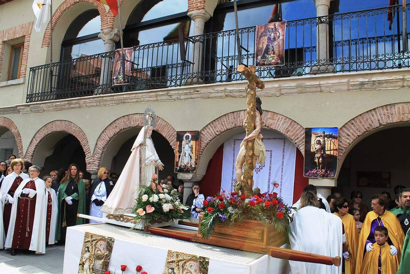 Procesión del Encuentro el Domingo de Resurrección en Olmedo