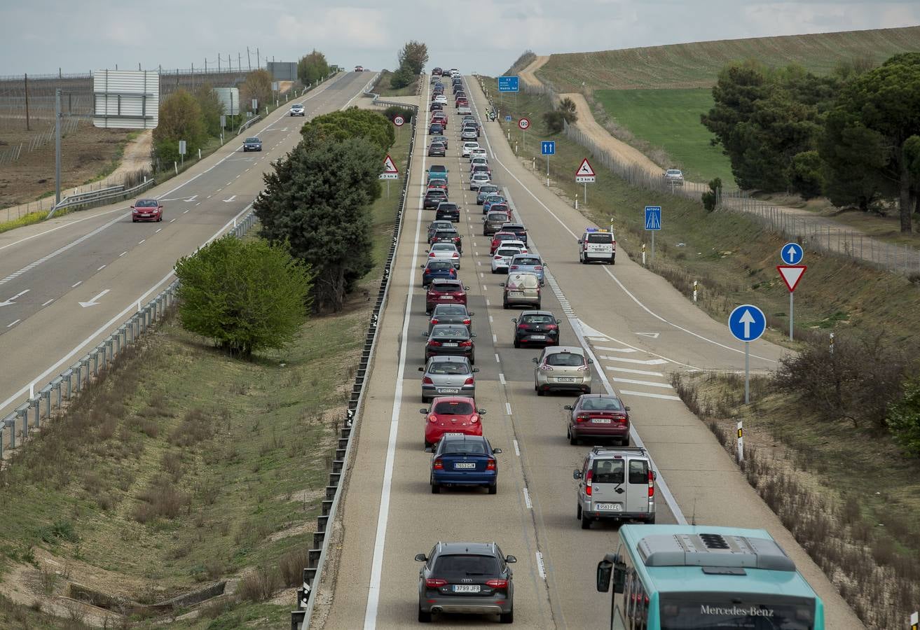 Retenciones en la A-6 a la altura de Medina del Campo
