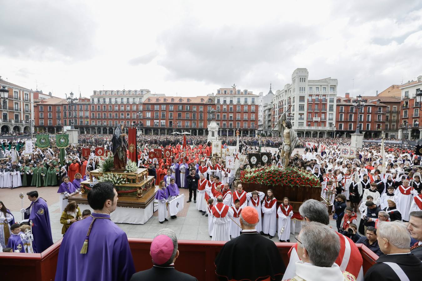 Procesión del Encuentro de Jesús Resucitado con la Virgen de la Alegría en Valladolid (2/2)