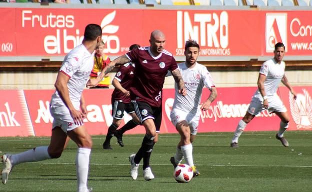 El necesitado Salamanca CF deja marchar dos puntos en el 94 ante una Cultural Leonesa con diez (1-1)