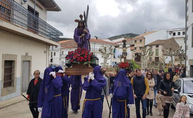 Los pueblos se llenan de procesiones el Viernes Santo