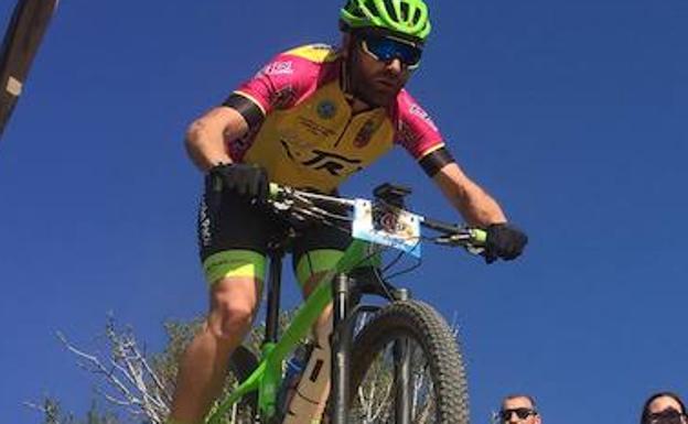 Moisés Dueñas acaba segundo en Benavente y conquista la Copa de Castilla y León XCO