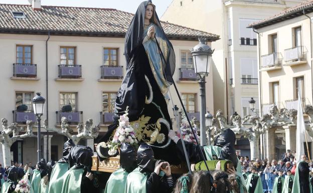 La Semana Santa se despide con la procesión del Rompimiento del Velo