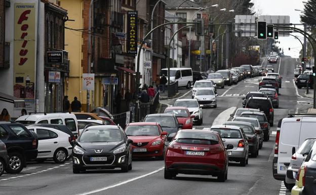 La N-VI acumula cinco kilómetros de retenciones en El Espinar y la AP-6 uno en San Rafael