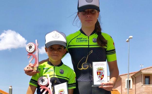Natalia Ovejero y David Martín, de la Escuela Bejarana, campeones de la Copa de Escuelas BTT