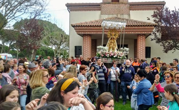 Cientos de vecinos de Íscar y Pedrajas festejan el Lunes de Pascua con sus históricas romerías