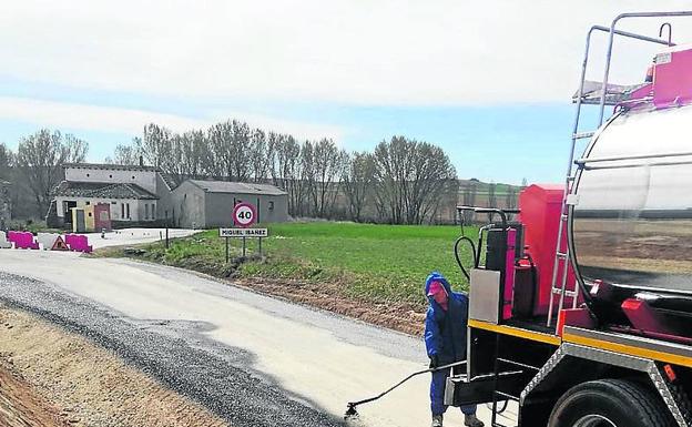 El acceso a Miguel Ibáñez amplía su calzada de tres a seis metros para permitir el cruce simultáneo