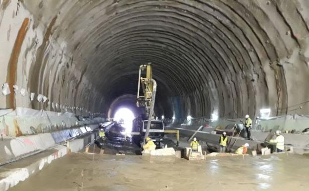 Adif adjudica la ejecución del telemando de energía del tramo Pedralba-Ourense