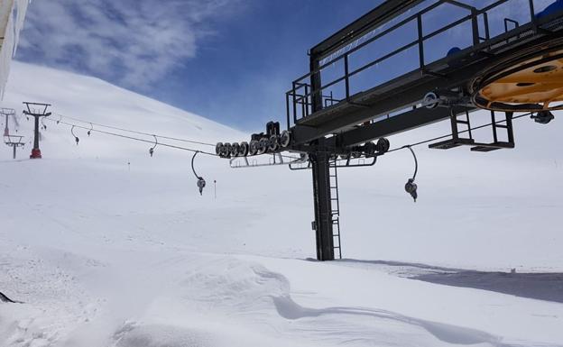 La nieve sigue dando alegrías en Sierra Nevada