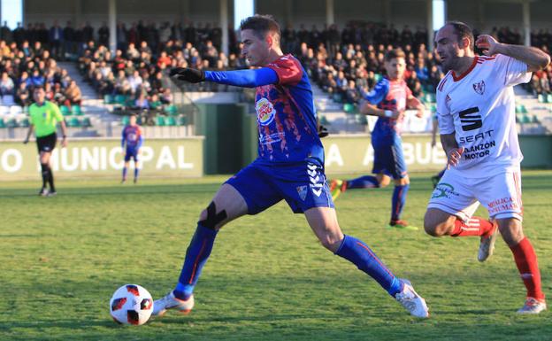Solo la victoria en Aranda sirve a la Segoviana para pelear el título