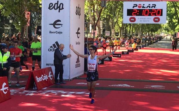 Javi Guerra rompe la marca española en el maratón de Madrid: «Es como si hubiese ganado»