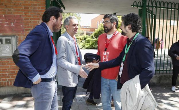 El alcalde de Valladolid, Óscar Puente, anima a votar de forma «masiva» para que España pueda «avanzar»