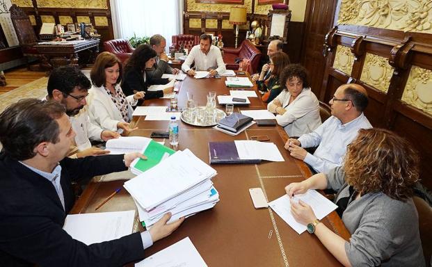 El Ayuntamiento aprueba casi dos millones para tres convocatorias dentro del Plan de Empleo 2019
