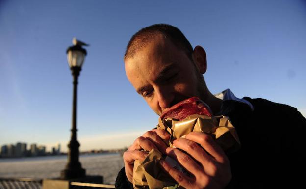Los españoles comen seis veces más carne de la recomendada