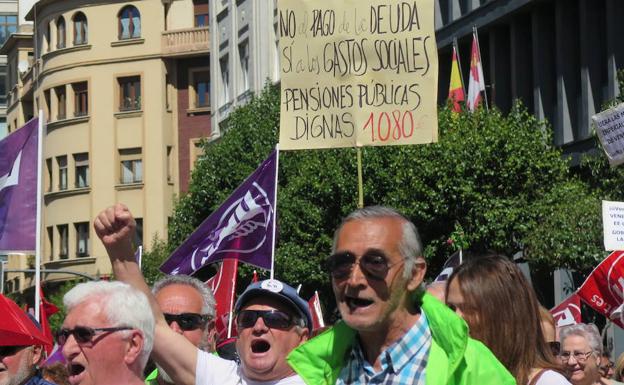 Miles de personas piden al futuro Gobierno que deroge las reformas laborales en un 1 de Mayo entre urnas