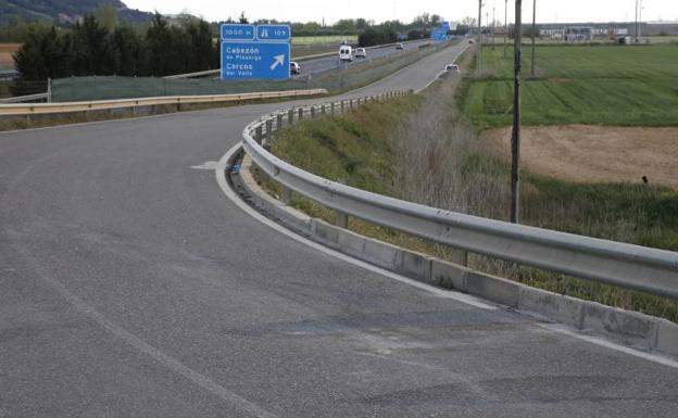 Muere un motorista de 66 años tras colisionar contra un turismo en la Autovía de Castilla