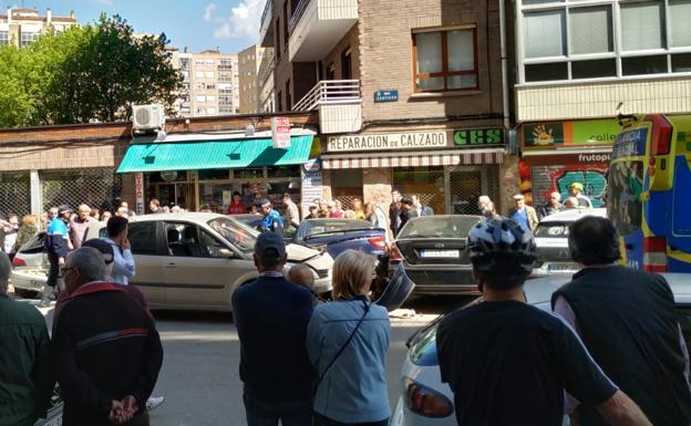 Fallece un hombre al sufrir un infarto mientras conducía y chocar contra varios coches en Burgos