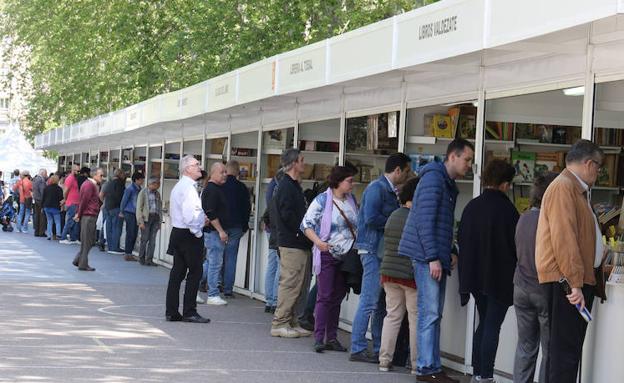 La Feria del Libro Antiguo y de Ocasión apura su último día tras atraer a 25.000 lectores