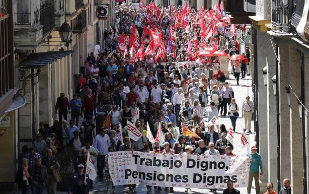 El temor de los sindicatos a un pacto entre Sánchez y Rivera marca el Primero de Mayo en Palencia