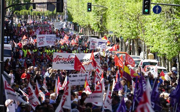 Miles de salmantinos defienden sus derechos laborales en la manifestación del 1º de Mayo