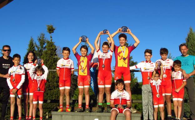 Cinco medallas del Collosa en los Campeonatos Regionales de BTT