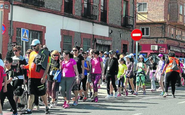 Más de 300 personas apoyan la caminata solidaria de San Lorenzo