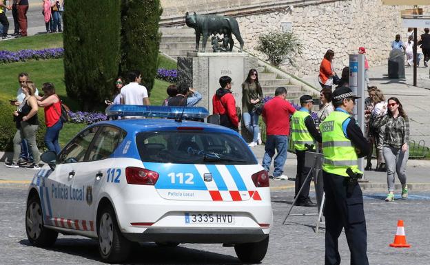 Detienen en Vía Roma a un conductor ebrio y drogado que se dio a la fuga tras chocar contra tres vehículos estacionados