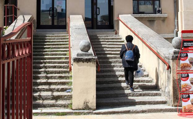 El Ayuntamiento de La Granja media en una queja contra el restaurante del centro de jubilados