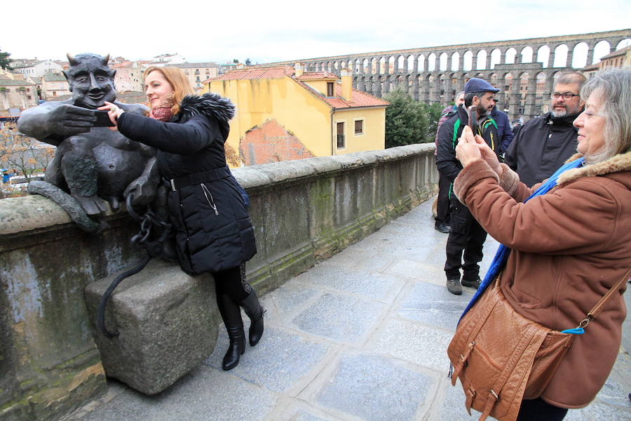 Los opositores a la estatua del diablillo frente al Acueducto vuelven a la carga en los juzgados