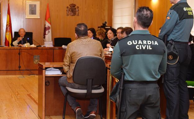 El padre biológico de Sara sostiene ante el jurado que Davinia «es incapaz de hacer daño a sus hijas»