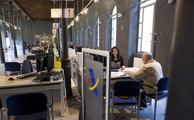 Abiertos en diez municipios puntos de ayuda para elaborar la declaración de la Renta