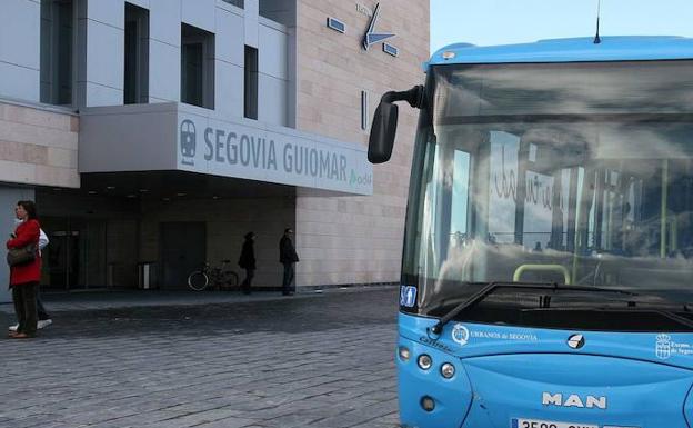 Usuarios del Ave se quejan de que los autobuses se marchan de la estación sin esperar a los viajeros