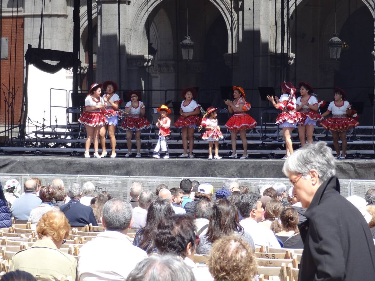 Danzas latinas en la Plaza Mayor de Valladolid