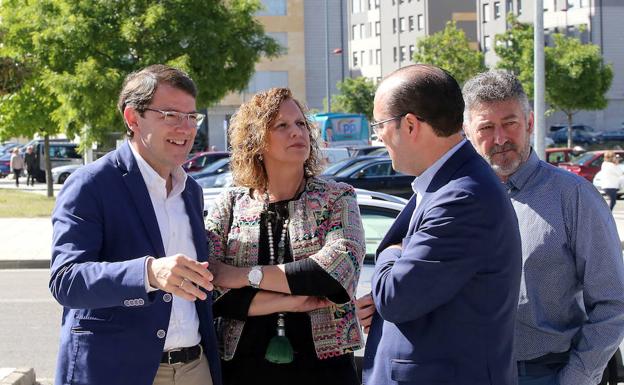 Mañueco advierte de que no van a olvidar la «traición» con El Bierzo por el cierre de minas