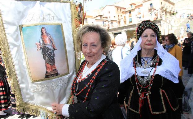 El santuario de La Fuencisla se queda pequeño para acoger a más de 400 aguederas