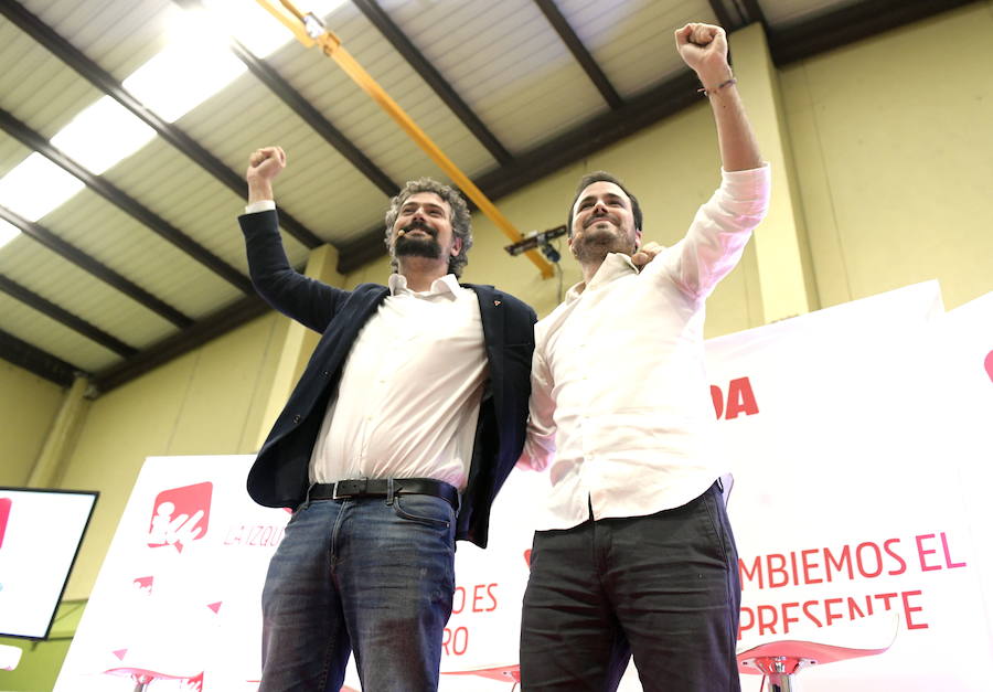 Alberto Garzón y José Sarrión en un mitin en Valladolid