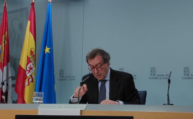 De Santiago-Juárez: «Óscar Puente es como el niño que se enfada, coge la pelota y se la lleva»