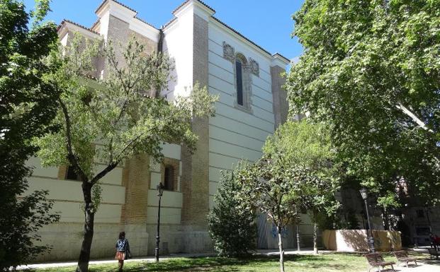 El lateral de la iglesia de La Magdalena de Valladolid luce su esplendor renacentista
