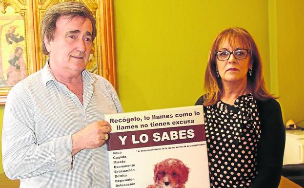 Cuéllar pone en marcha una campaña de recogida de excrementos de perro