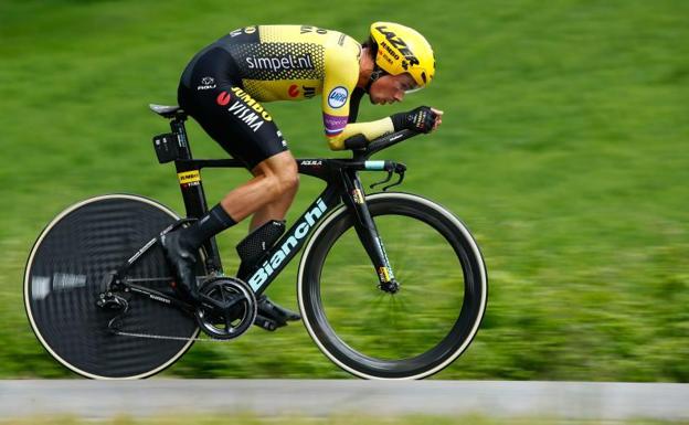 Roglic se impone con contundencia en la contrarreloj