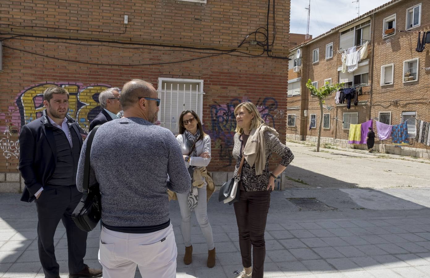 Pilar del Olmo visita el barrio de Pajarillos y el colegio Cristóbal Colón de Valladolid