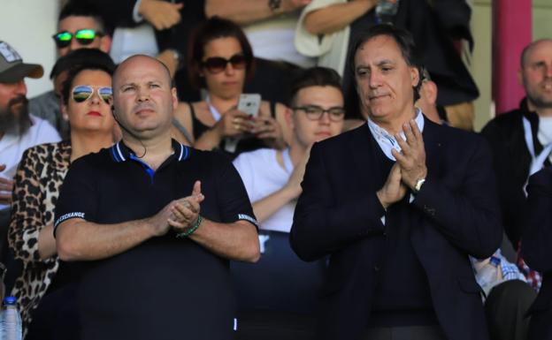 El presidente del Salamanca CF Manuel Lovato sufre un accidente al regresar de Vigo