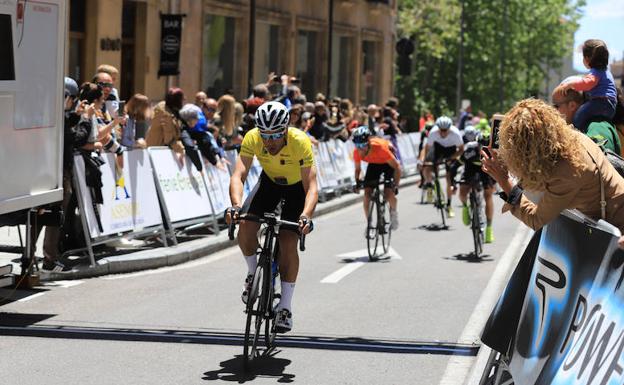 Juan Carlos Fernández gana la IV Vuelta Máster a Salamanca en una accidentada etapa final