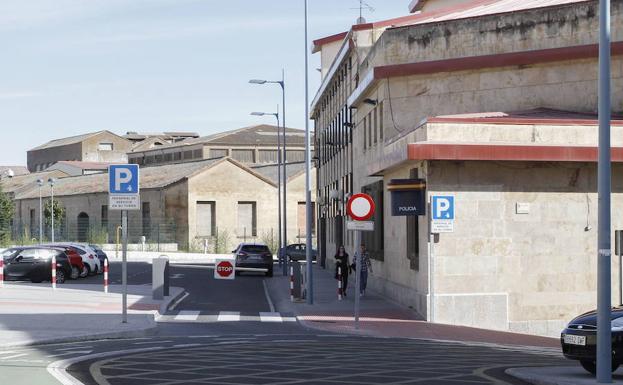 Arrestan a un hombre de 60 años por masturbarse en la ventana de su domicilio frente a un colegio de Salamanca