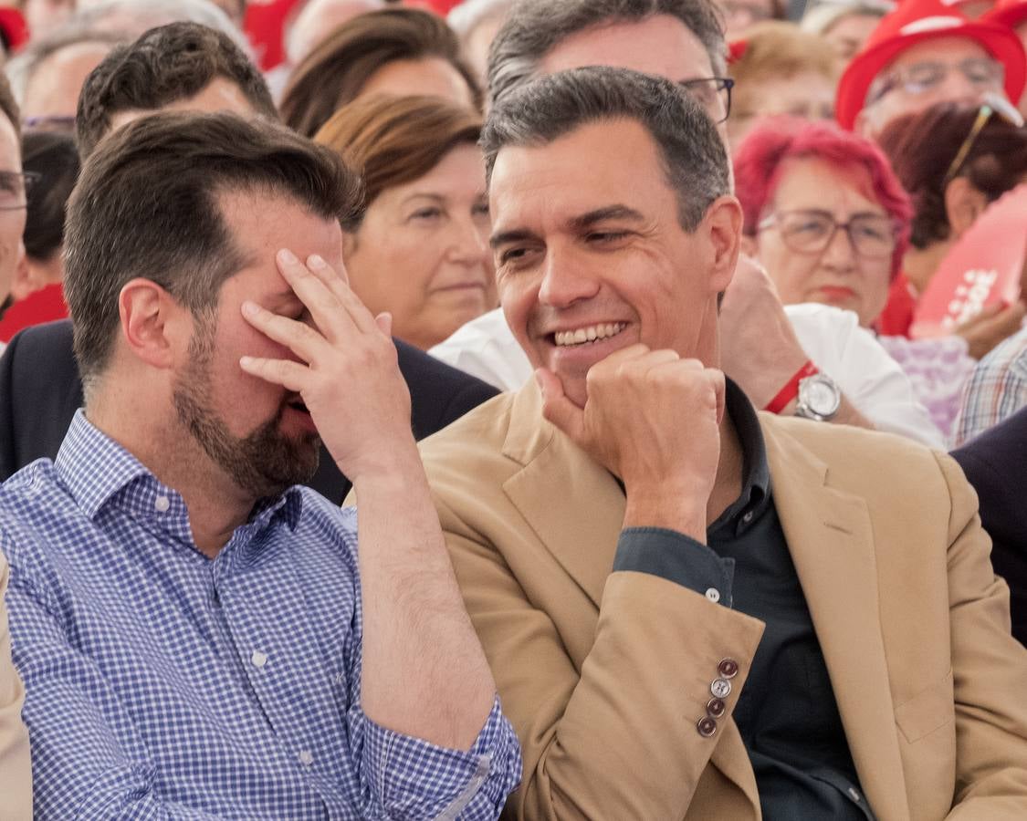 Pedro Sánchez acompaña a Óscar Puente y Luis Tudanca en el cierre de campaña en Valladolid
