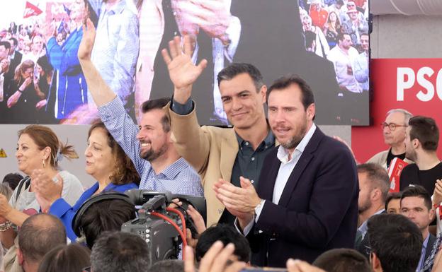 Óscar Puente confía en la mayoría absoluta: «El domingo va a pasar algo grande»
