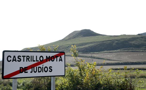 Piden cinco años de cárcel por incitación al odio tras pintar en el cartel anunciador el término 'Matajudíos'