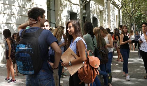 El 35% de los jóvenes con estudios universitarios residen en otra comunidad