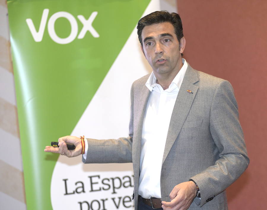 Vox llega para «quedarse y aprender» y no descarta «aliarse» con PP y Cs en Valladolid