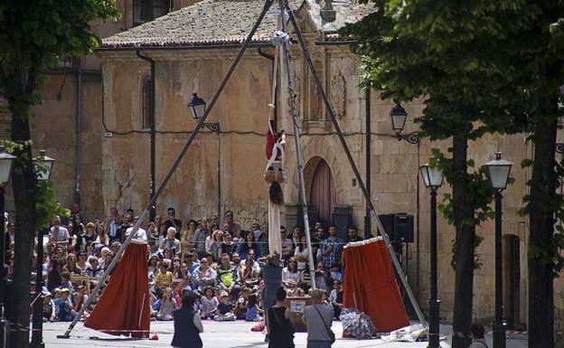 Música y pirotecnia abren el FÀCYL